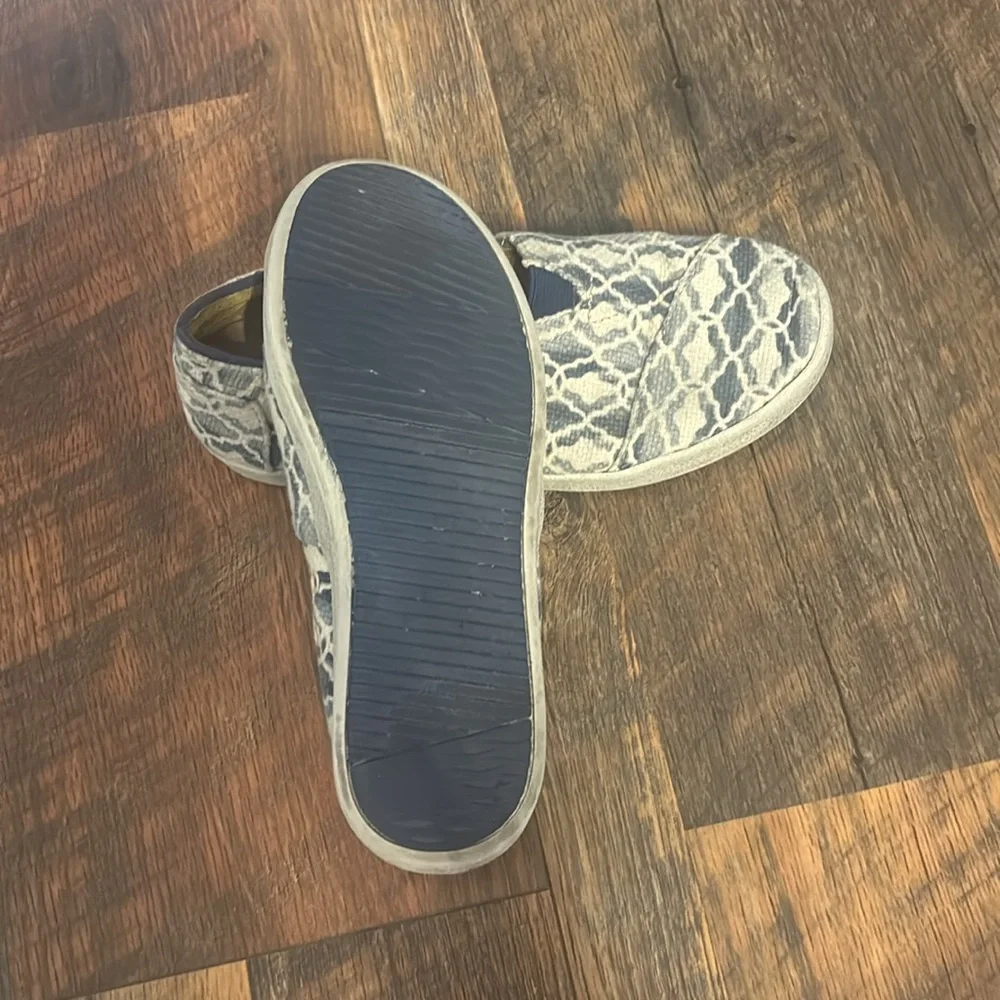 Tom’s linen snakeskin print slip on shoes size 6.5